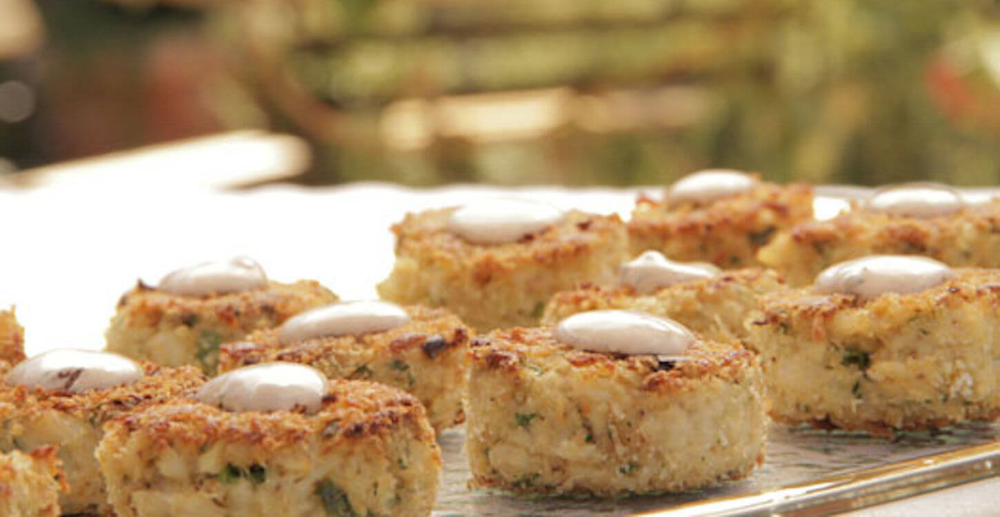 Crab Cakes With Chipotle Dipping Sauce